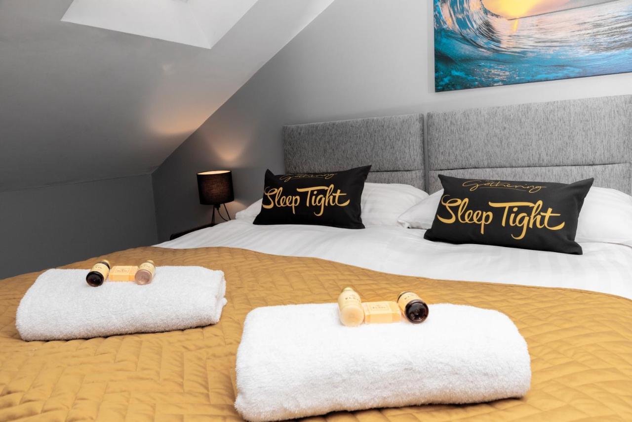 The Penthouse Gathering - Town Centre - Sleeps Up To 16 Wrexham Exteriör bild