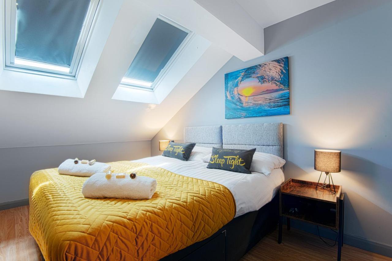 The Penthouse Gathering - Town Centre - Sleeps Up To 16 Wrexham Exteriör bild