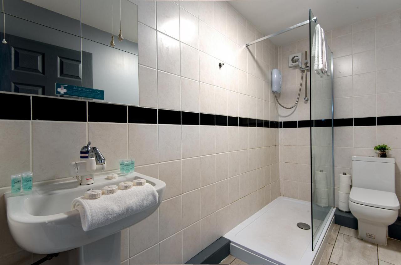 The Penthouse Gathering - Town Centre - Sleeps Up To 16 Wrexham Exteriör bild