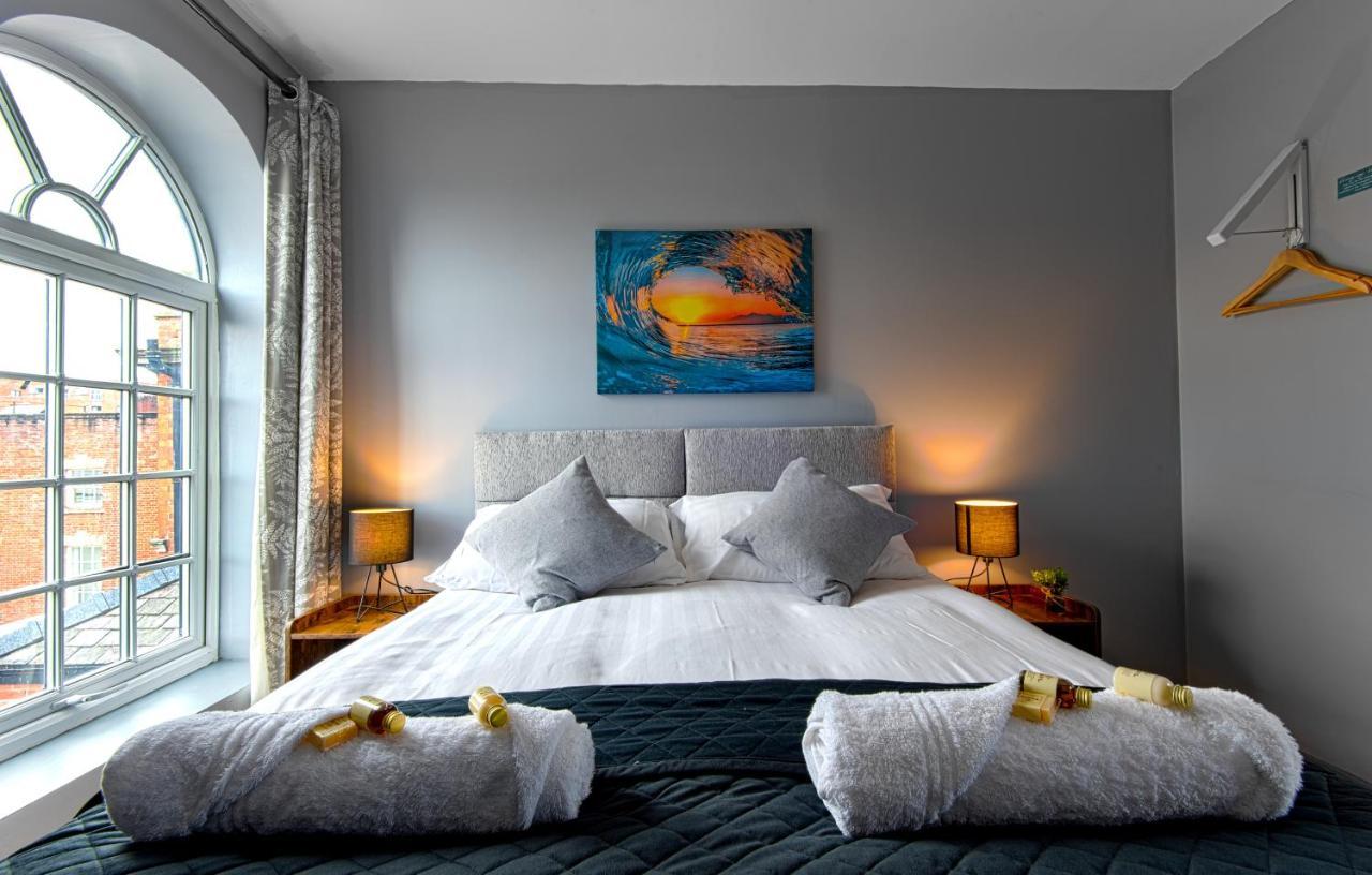 The Penthouse Gathering - Town Centre - Sleeps Up To 16 Wrexham Exteriör bild