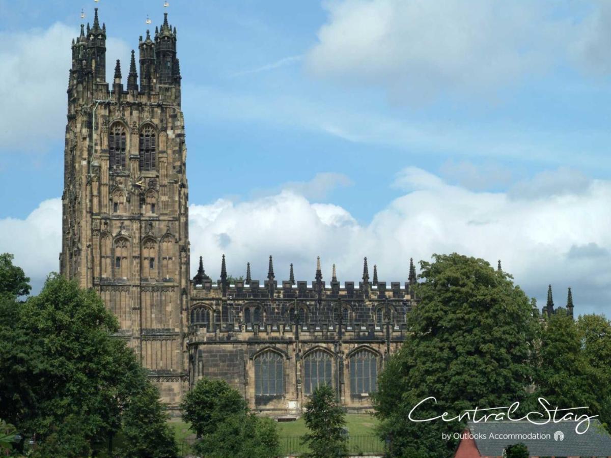 The Penthouse Gathering - Town Centre - Sleeps Up To 16 Wrexham Exteriör bild