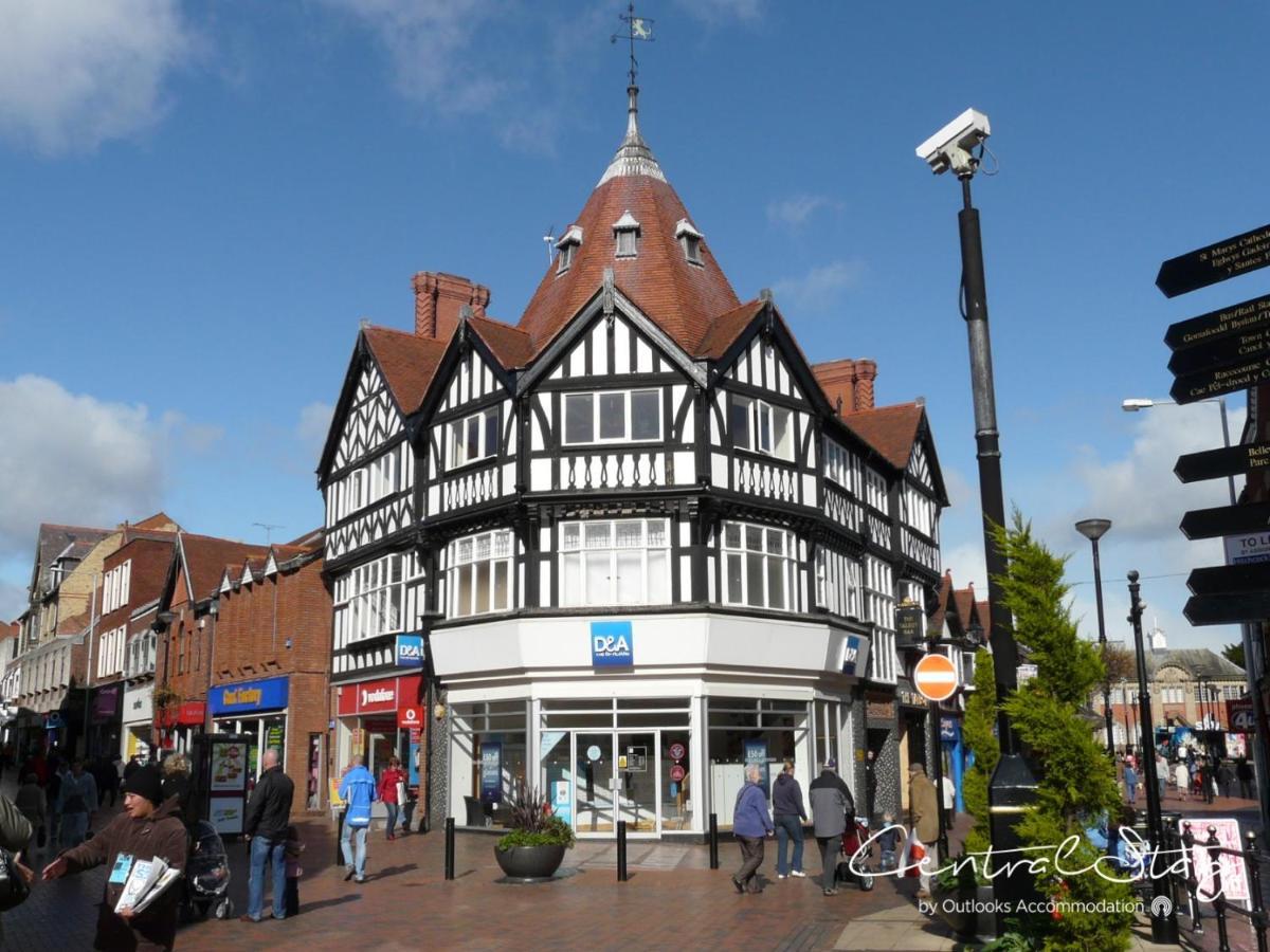 The Penthouse Gathering - Town Centre - Sleeps Up To 16 Wrexham Exteriör bild